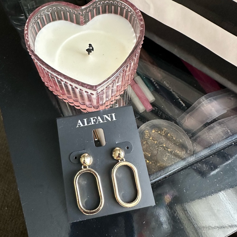 Alfani earrings, brand new.